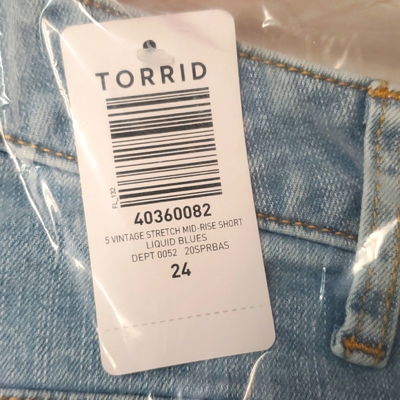 ❤️NWT VINTAGE TORRID JEAN SHORTS - VINTAGE STRETCH DENIM - MID RISE - PLUS SIZE - Picture 8 of 11